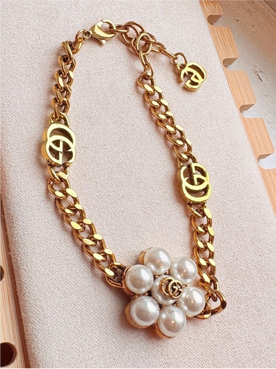 Gucci Jewelry - Gucci Gold-Tone Chain Bracelet with Pearl Flower
